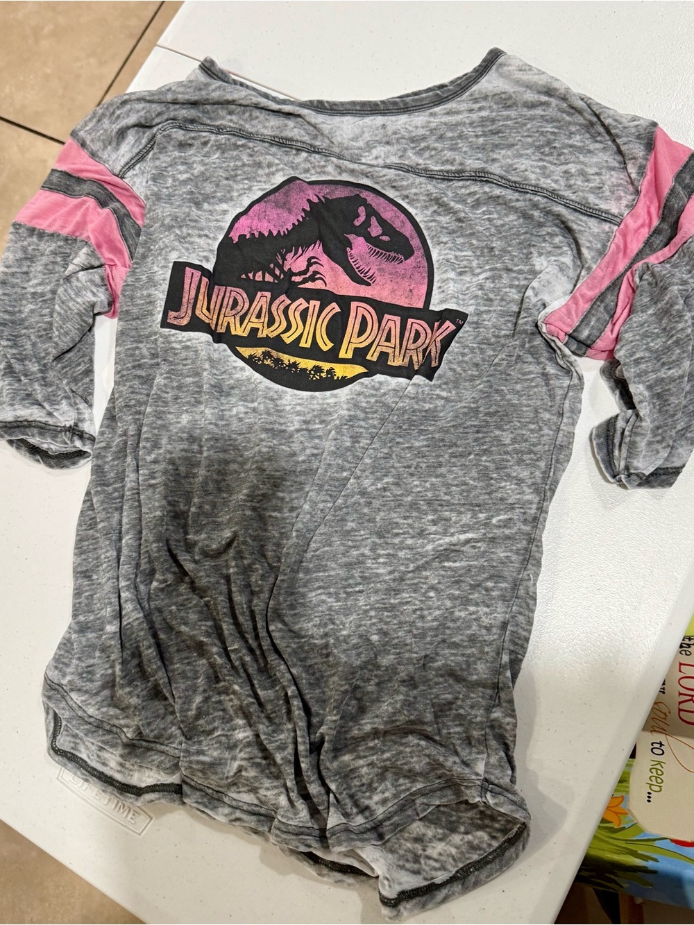 Vintage women’s Jurassic Park' Gray Pink Graphic Tee